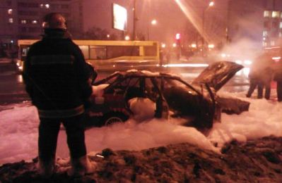Новость - События - На Троещине сгорело авто с пассажирами внутри