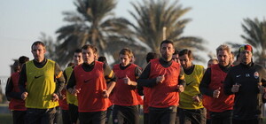 Пока Донецк мокнет и мерзнет, игроки 