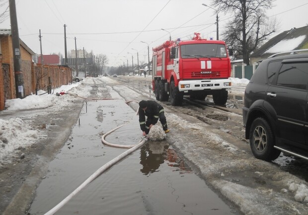Трамвайные пути затопило. Фото: kyiv.mns.gov.ua