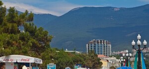 На ЮБК разъяренный бизнесмен давил машиной ларьки конкурентов