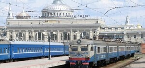 Работники одесского магазина промышляли в поездах: накачивали пассажиров психотропами и грабили