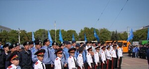 В кадетском классе луганчан учат дисциплине, закону Божьему и танцам