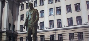 Запорожцы так и не увидели новый памятник Поляку