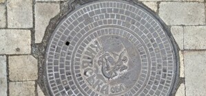 В Киеве Георгия Победоносца низвели до канализации