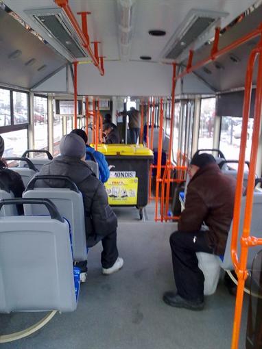 Новость - События - В скоростном трамвае на Троещине возят мусорные баки