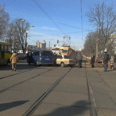 Новость - События - Милицеское авто перекрыло движение трамваев