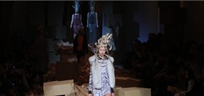 Fashion Week: Алексей Залевский завалил подиум шуршащим мусором