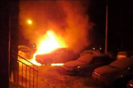 В Деснянском районе горело сразу 3 авто. Фото: МЧС
