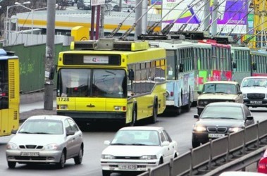 Троллейбусы выстроились в очередь. Фото: segodnya.ua