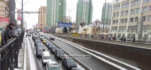 В заледеневшем туннеле под Севастопольской площадью пострадали более 20 машин