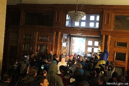 Оппозиция обещает заблокировать Киевсовет. Фото с сайта КГГА
