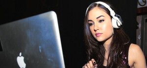 Стояла Саша на шоссе: как Саша Грей до Киева добиралась