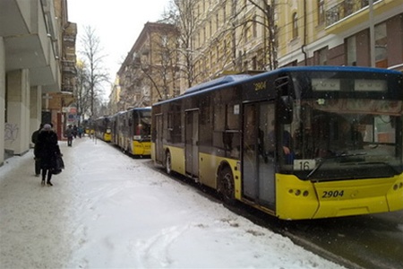 В Киеве транспорт возвращается к жизни. Фото: kiyany.obozrevatel.com