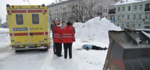 Киевлянка погибла под колесами снегоуборочного трактора