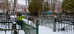 Кладбища Киева возобновили работу