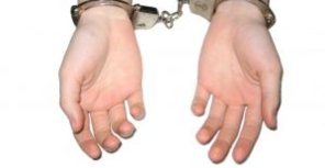 Смерть на трассе Донецк-Запорожье:  милиционеры хотели помирить семью, но бросили мужа под колеса