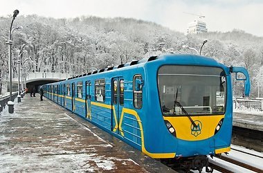 Открытые участки метро почистили от снега. Фото: delfi.ua