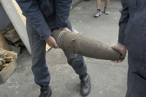 В 12:50 сотрудники МЧС вывезли минометный снаряд с территории кладбища. Фото: yugopolis.ru