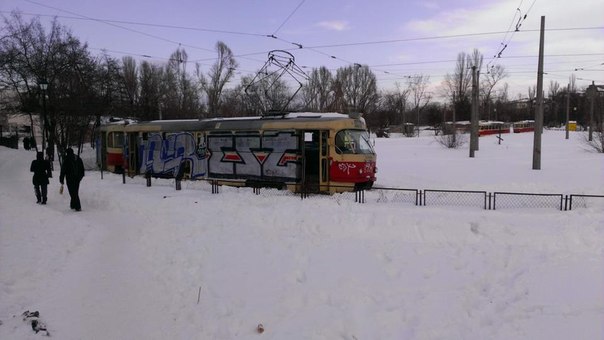 Новость - Транспорт и инфраструктура - Во время снегопада графитчики изрисовали десятки трамваев