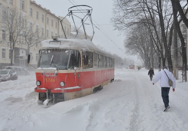 Из-за снегопада придется работать в эту субботу. Фото: dt.ua