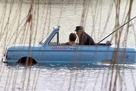 По озерам на Оболони будет плавать амфибия. Фото: auto.obozrevatel.com