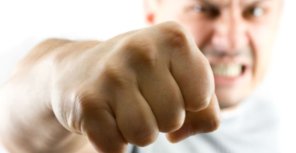 Запорожец поколотил государственного исполнителя