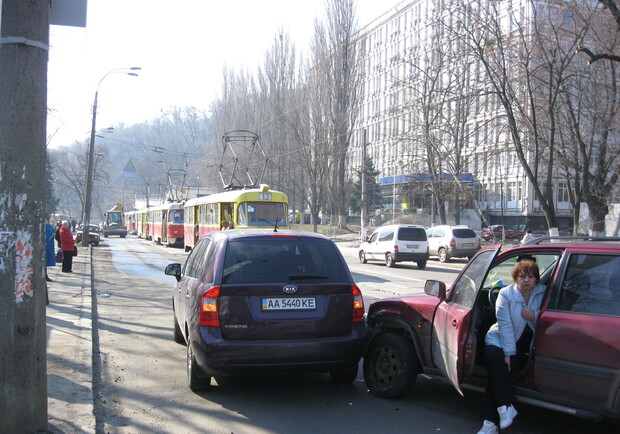 Новость - Транспорт и инфраструктура - Авария на Фрунзе остановила движение трамваев