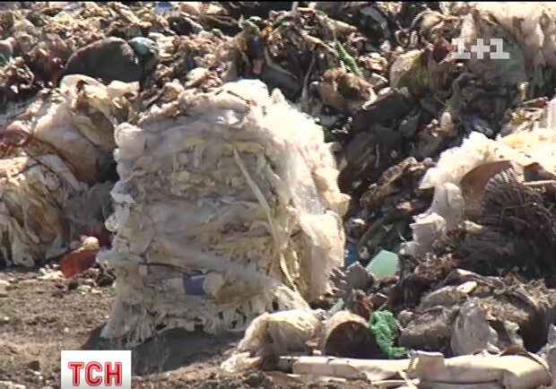 Жители Триполья запретили свозить мусор на свалку. Фото: tsn.ua