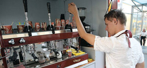 В Киеве хотят убрать автомобили с кофе