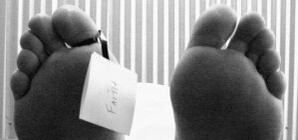 Жуткое зрелище - как в Донбассе хоронят бомжей и одиноких стариков