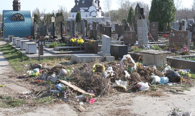Киевские кладбища не готовы встретить посетителей. Фото: Григорий Салай, segodnya.ua