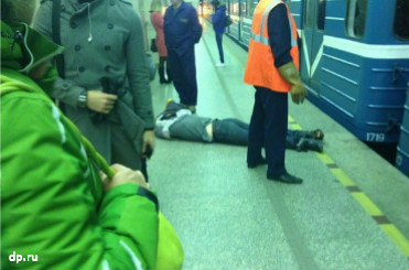 На "Нивках" мужчина бросился под поезд. Фото: dp.ru 