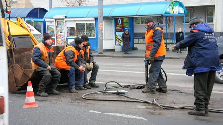 Столичные дороги будут ремонтировать даже в праздники. Фото: golos.ua
