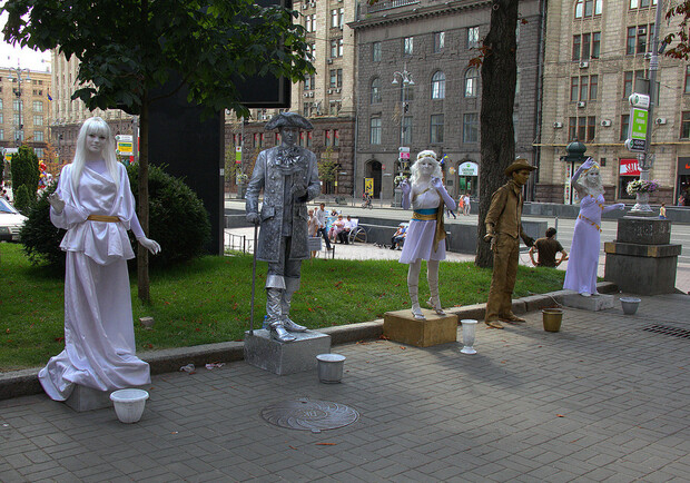 Артистов можно встретить на Майдане Незалежности,
Фото: photo.i.ua 