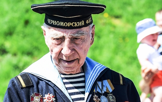 Киевские ветераны пришли на празднование Дня Победы. Фото: zvolskiy.com