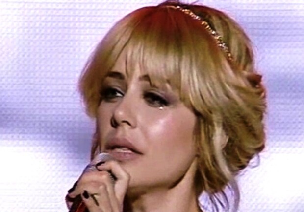 Певица не сдержала слез. Фото: стоп-кадр видео ТСН.