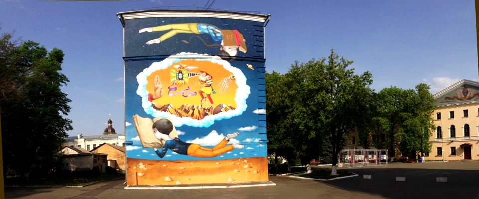 Стена корпуса Киево-Могилянской академии запестрила красками. Фото: facebook.com