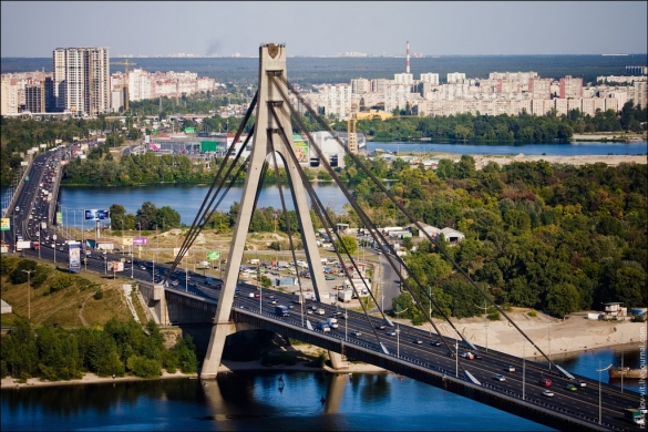 В Киеве частично перекроют Московский мост. Фото: interesniy.kiev.ua