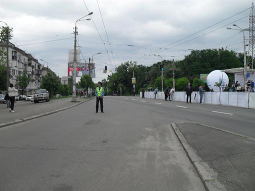 Велосипедисты лихо покатались по пустым улочкам.Фото: kp.ua
