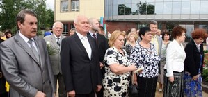 В Донецке Людмила Янукович отстояла молебен у уникальной иконы