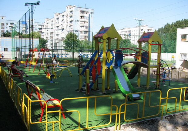 Городская администрация займется детскими площадками.
Фото: detskie-ploschadki.com.ua