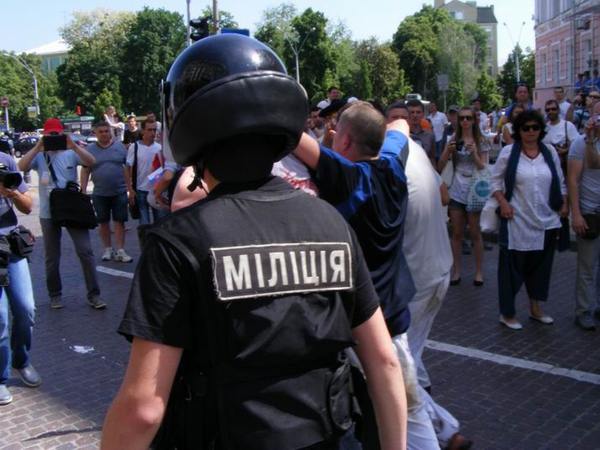 После событий 18 мая уволили заместителя начальник киевской милиции. Фото: newsoboz.org