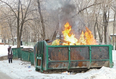 С начала года в киеве мусорные баки горели 500 раз.
Фото: www.mn63.com