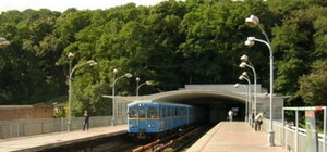 В киевском метрополитене остановились сразу два поезда