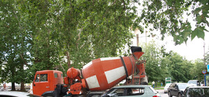 В центре Симферополя огромная пробка: спикеру Верховной Рады перекрыла проезд бетономешалка