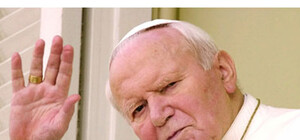 Личные вещи Папы Римского привезут в Киев