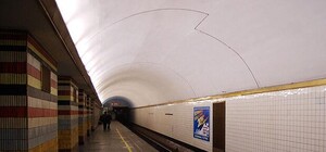 На Красной ветке остановилось метро, человек попал под поезд