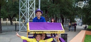 Новое увлечение в Донецке: состоятельные господа катаются... на людях