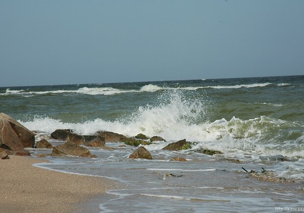 Температура воды в Азовском море не спадает ниже 27 градусов.