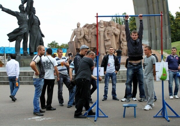 В парках Киева активизировались спортивные "лохотроны". Фото: sled.net.ua